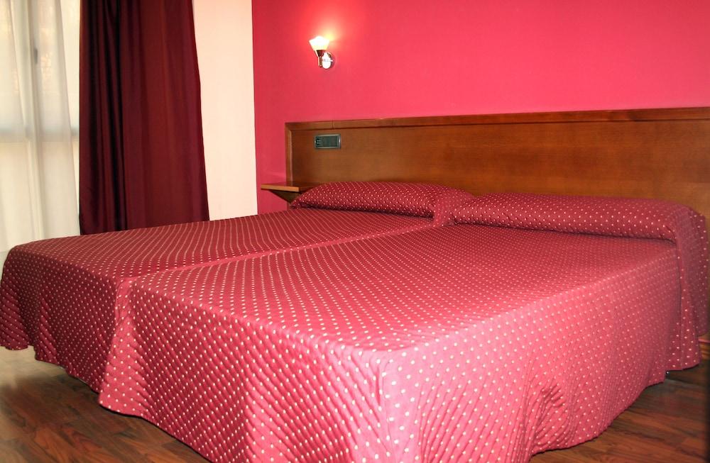 Hotel Cangas de Onis Center Buitenkant foto