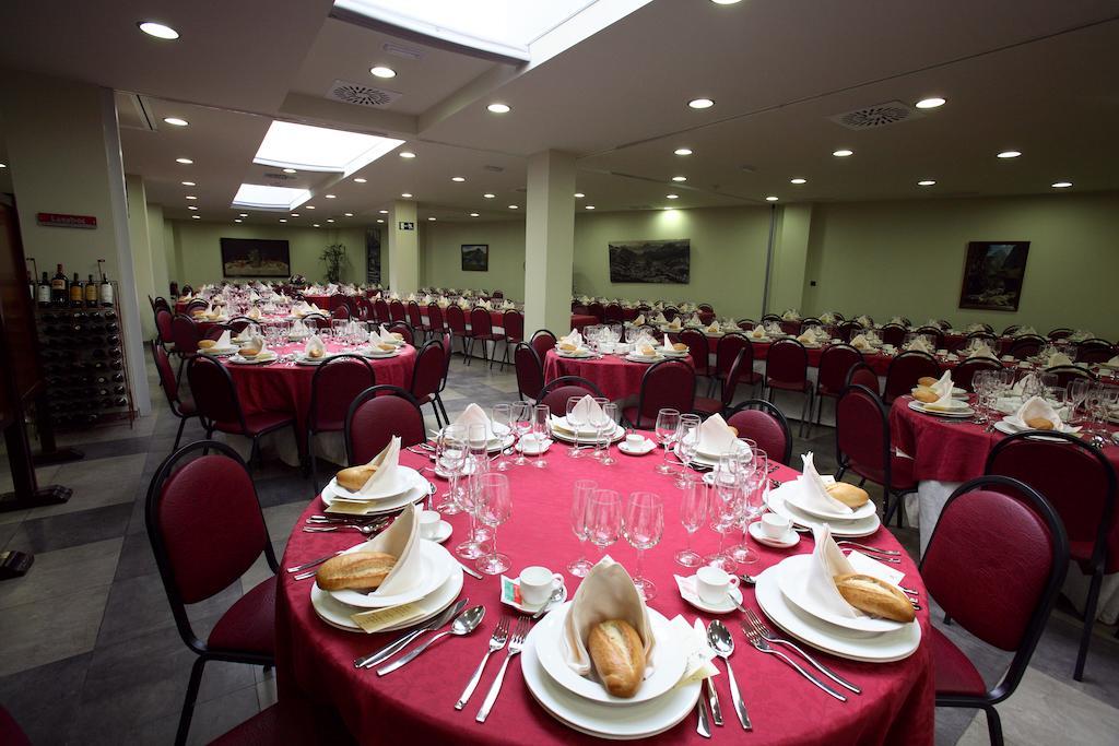 Hotel Cangas de Onis Center Buitenkant foto